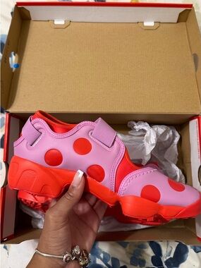 LIMITED EDITION POLKA DOT NIKE AIR RIFTS.